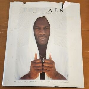 Rare AIR Miichael on Michael 1993 First Addition hard back book.